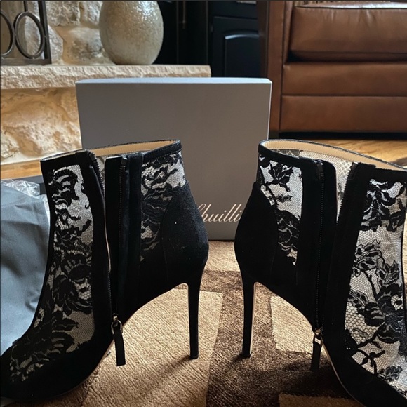 Monique Lhuillier Serena Lace Peep - Picture 5 of 8